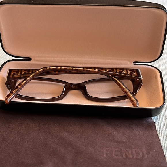 FENDI glasses with brown Fendi cloth - Picture 7 of 7